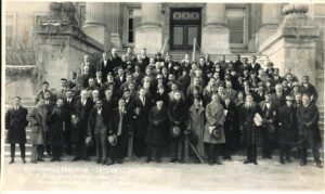 Large group of Cosmopolitan Club members standing on the steps of a building